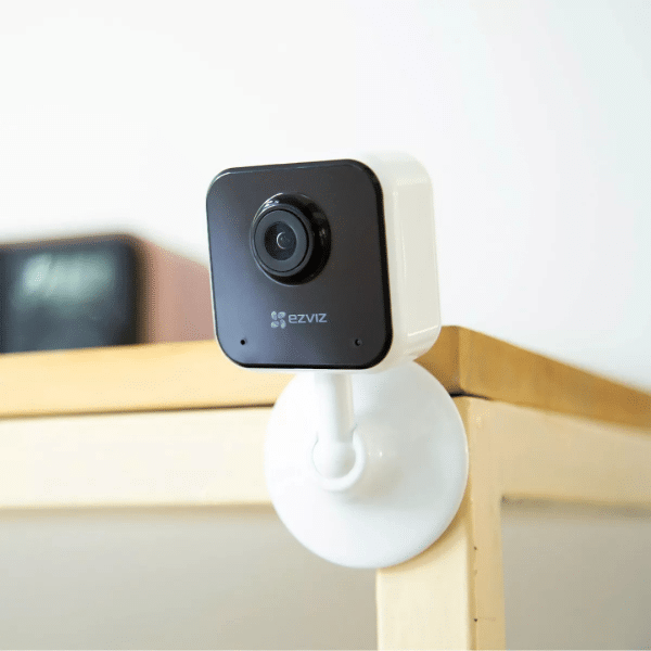 Cámara Smart Home Ezviz H1c Full HD 1080p Audio Mic Wifi Detección de Movimiento Interior